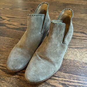Jack Rogers olive suede booties size 9